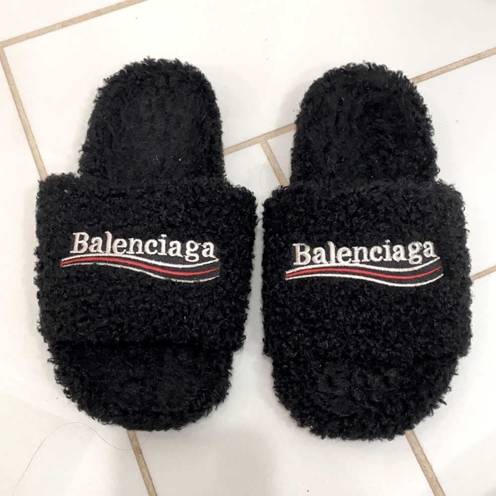 Balenciaga furry slide in size 35